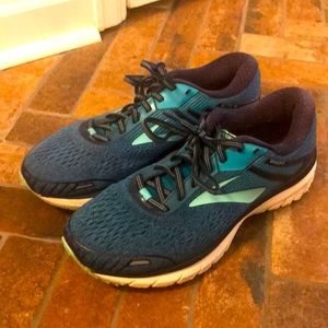 Women’s Brooks Adrenaline GTS 18 **9.5**
